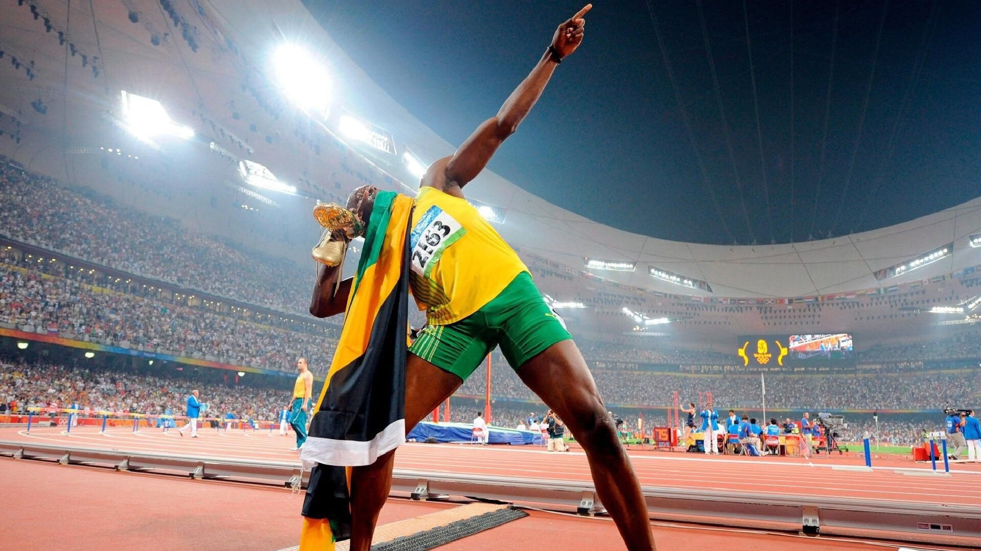 凯尔特人连续抢下前场篮板制造二次进攻，凯尔特人nba